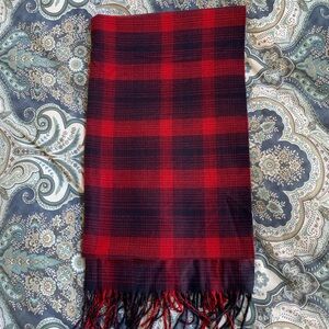 GAP Oversized Fringe Scarf/Wrap NWOT 💙❤️